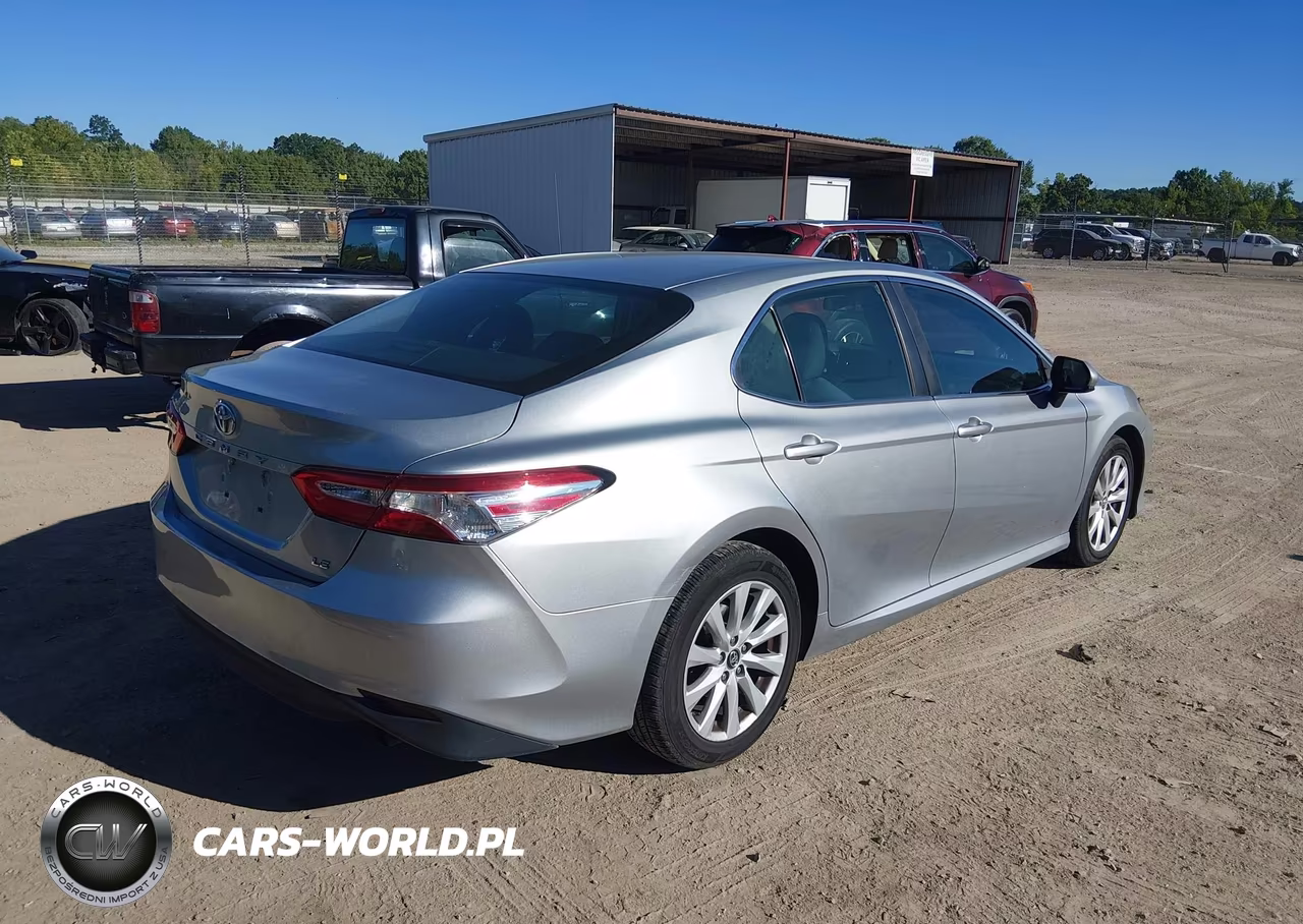 2018 Toyota Camry Le VIN:4T1B11HK9JU128793 - 4