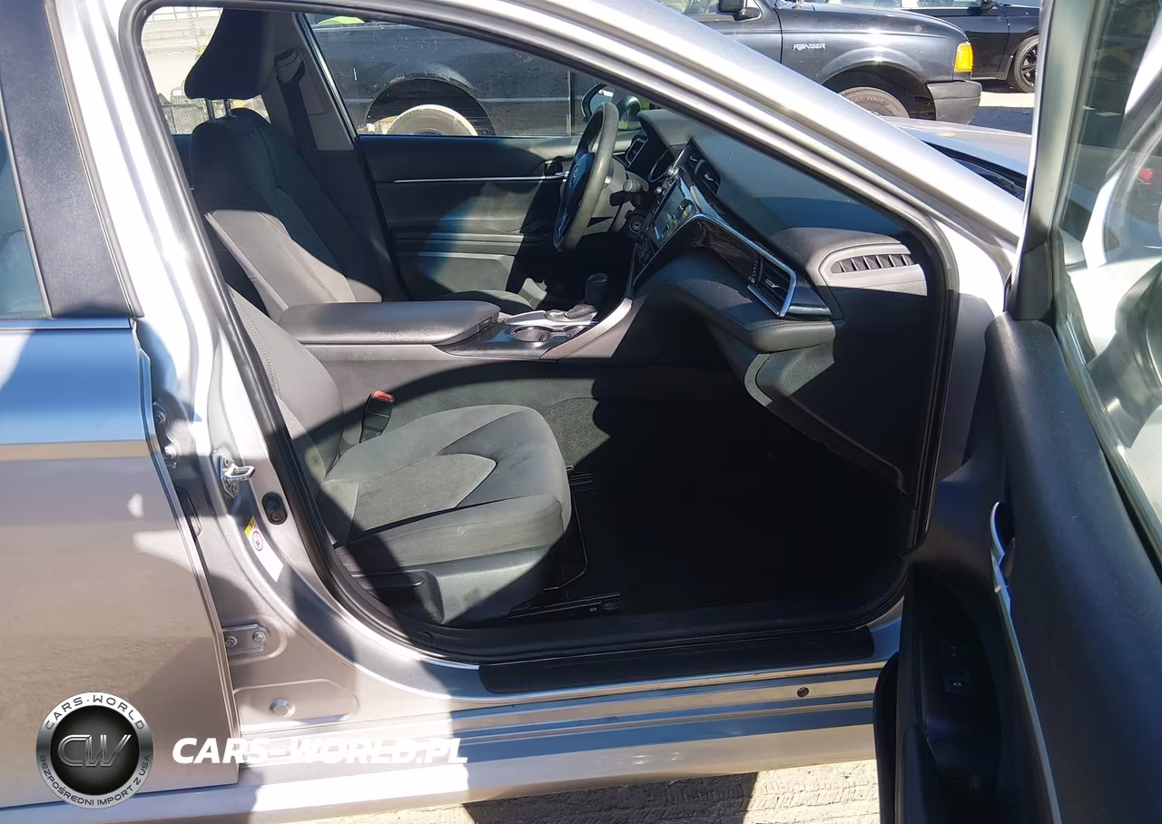 2018 Toyota Camry Le VIN:4T1B11HK9JU128793 - 5
