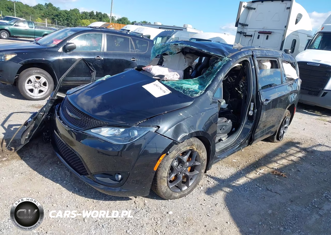 2020 Chrysler Pacifica Touring L VIN:2C4RC1BG0LR129106 - 2