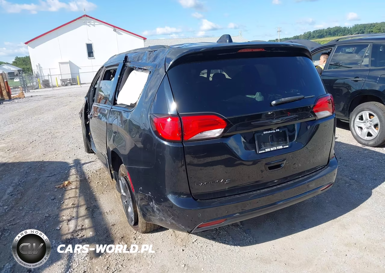 2020 Chrysler Pacifica Touring L VIN:2C4RC1BG0LR129106 - 3