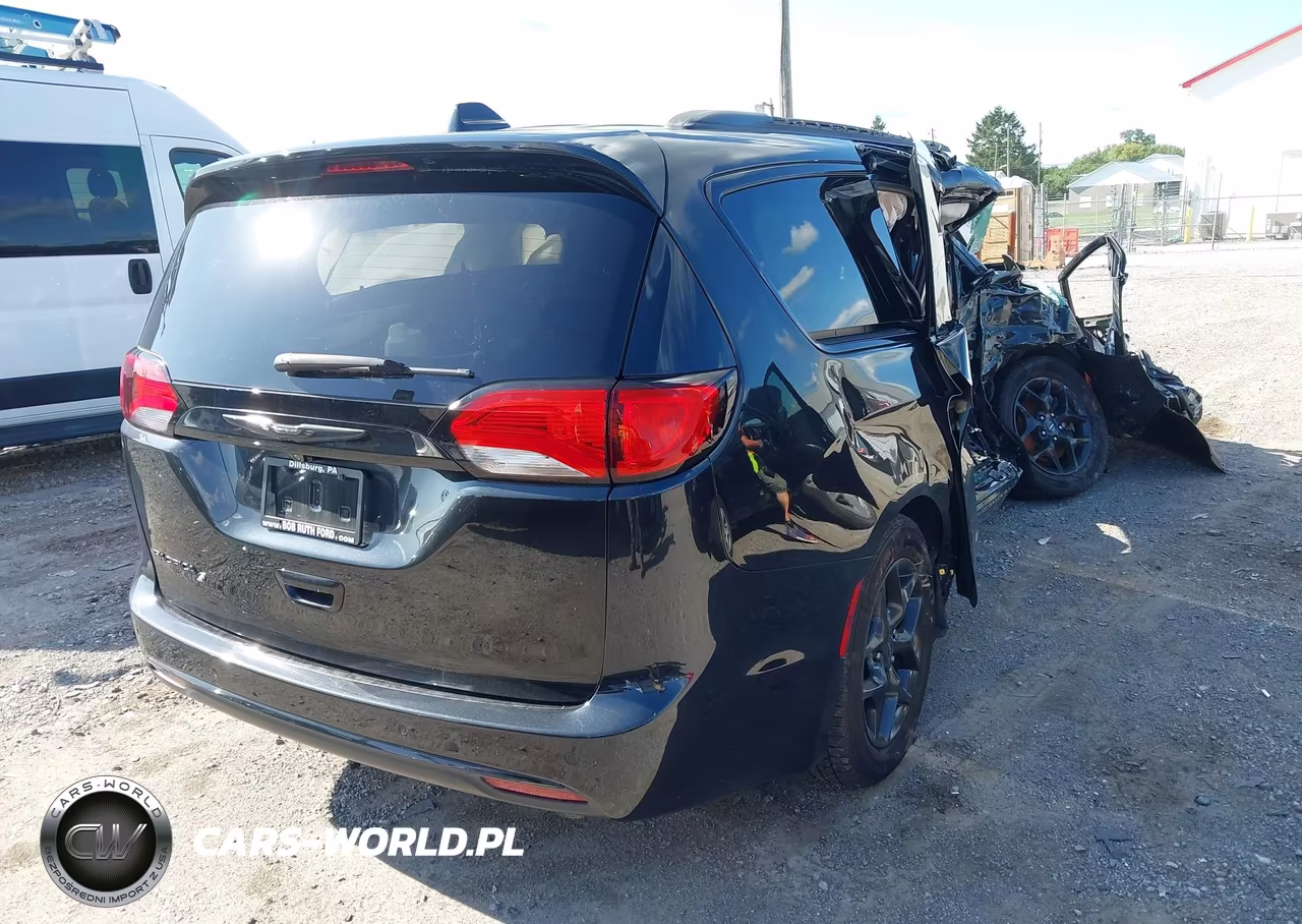 2020 Chrysler Pacifica Touring L VIN:2C4RC1BG0LR129106 - 4