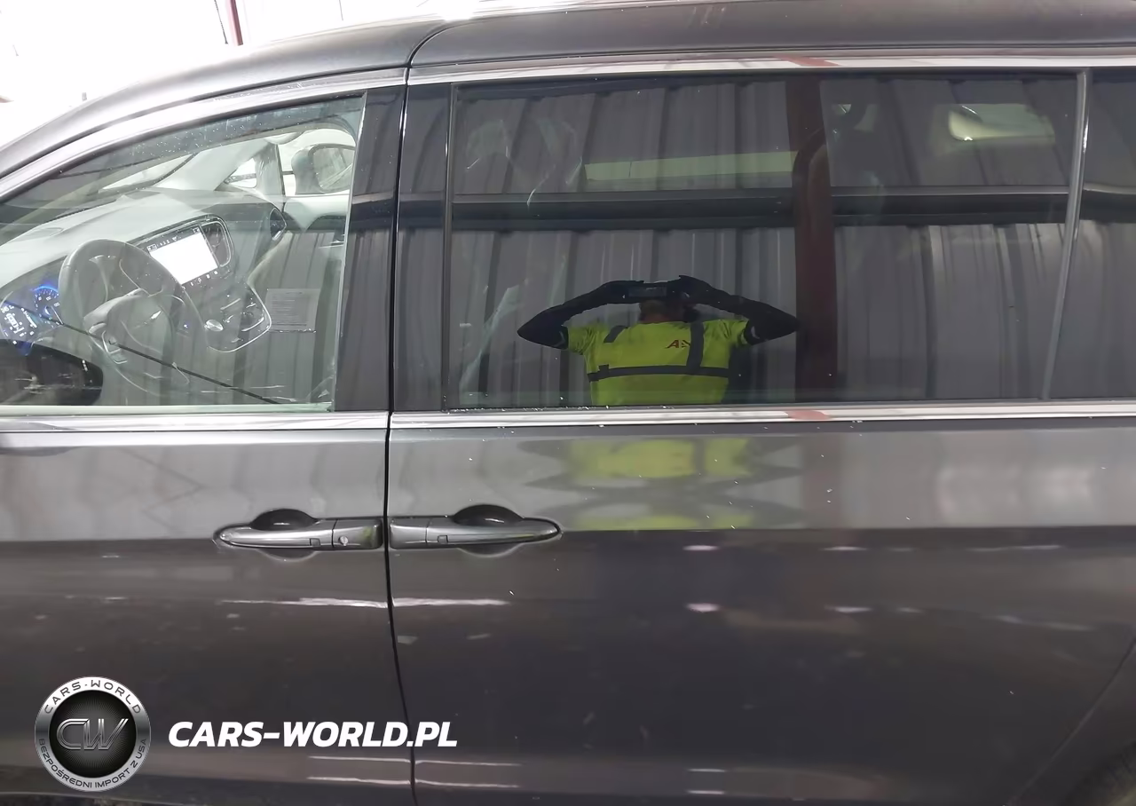 2023 Chrysler Pacifica Touring L VIN:2C4RC1BG6PR566503 - 14