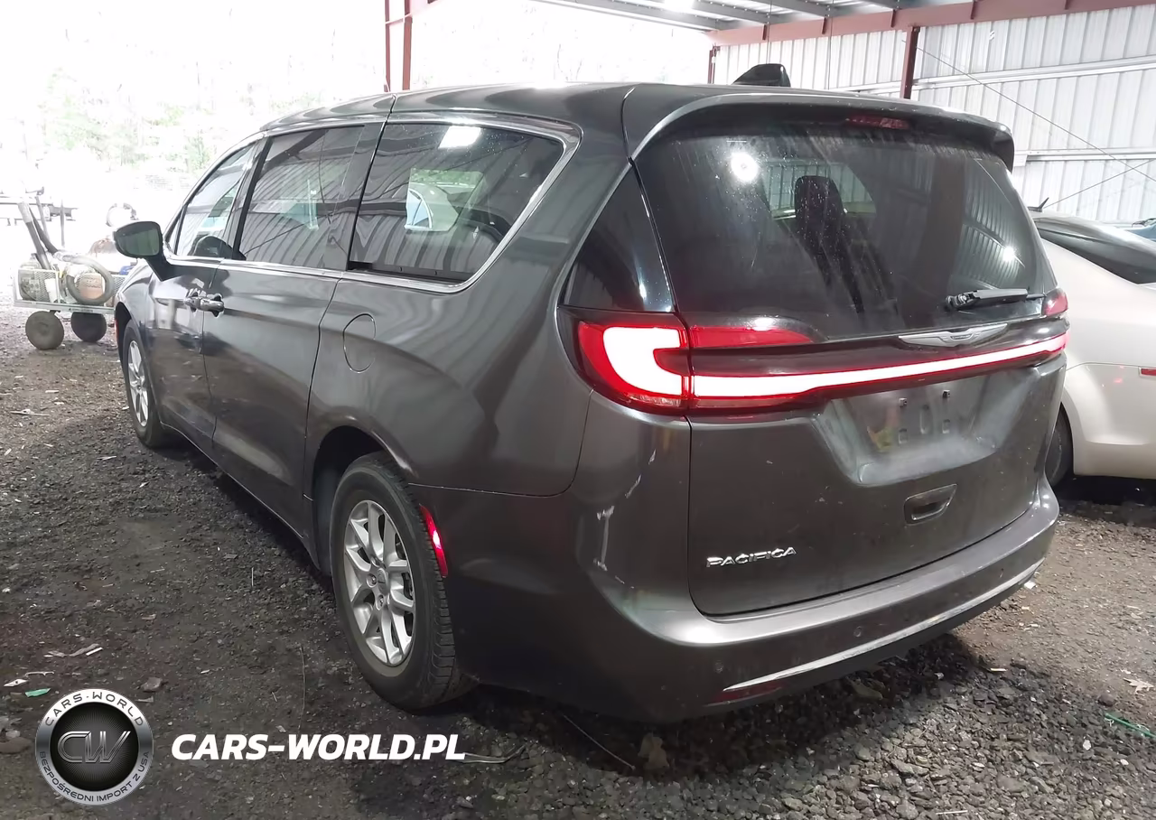 2023 Chrysler Pacifica Touring L VIN:2C4RC1BG6PR566503 - 3