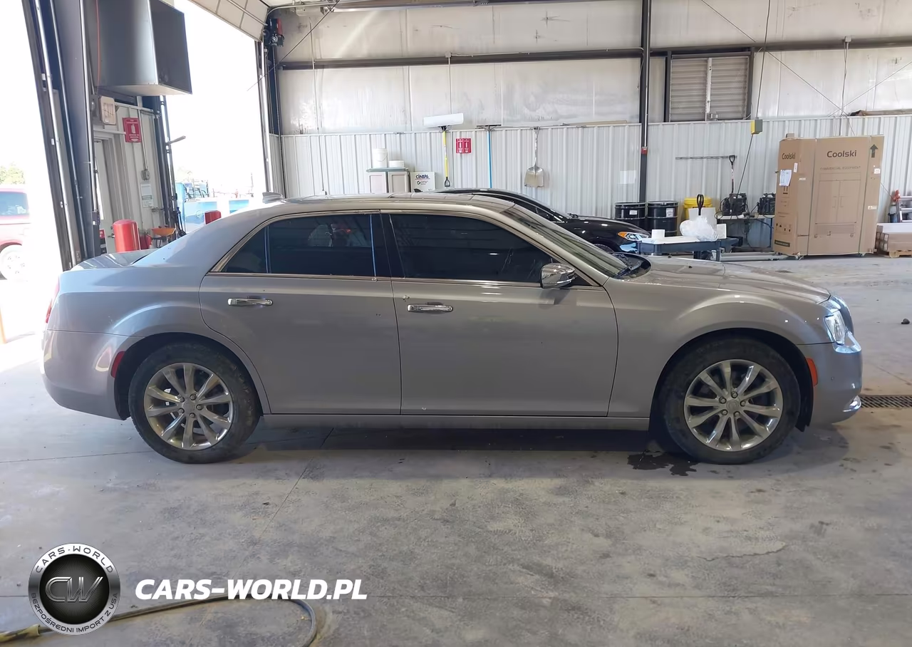 2015 Chrysler 300C Awd VIN:2C3CCAKG8FH769570 - 13