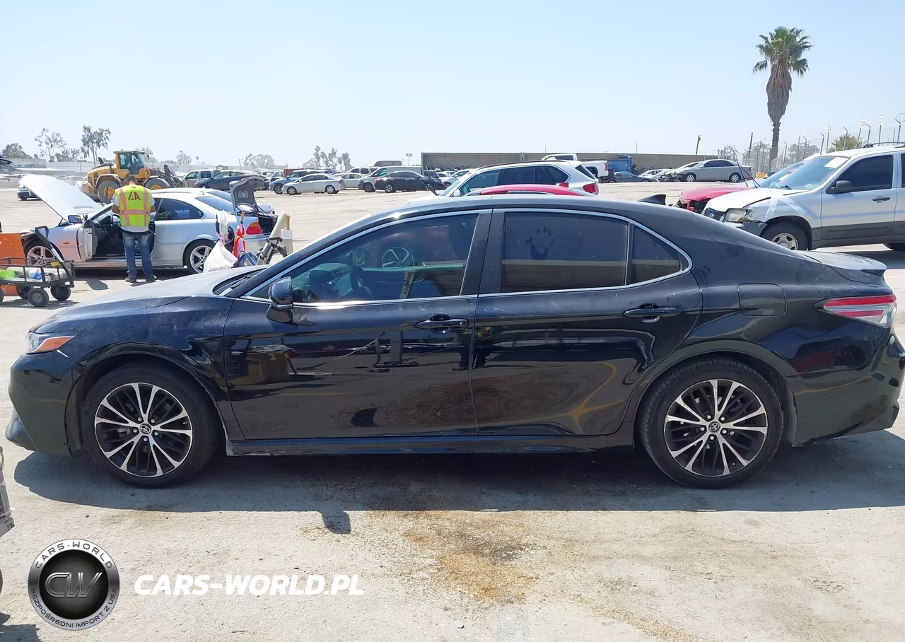 2018 Toyota Camry Se VIN:4T1B11HK1JU108795 - 14