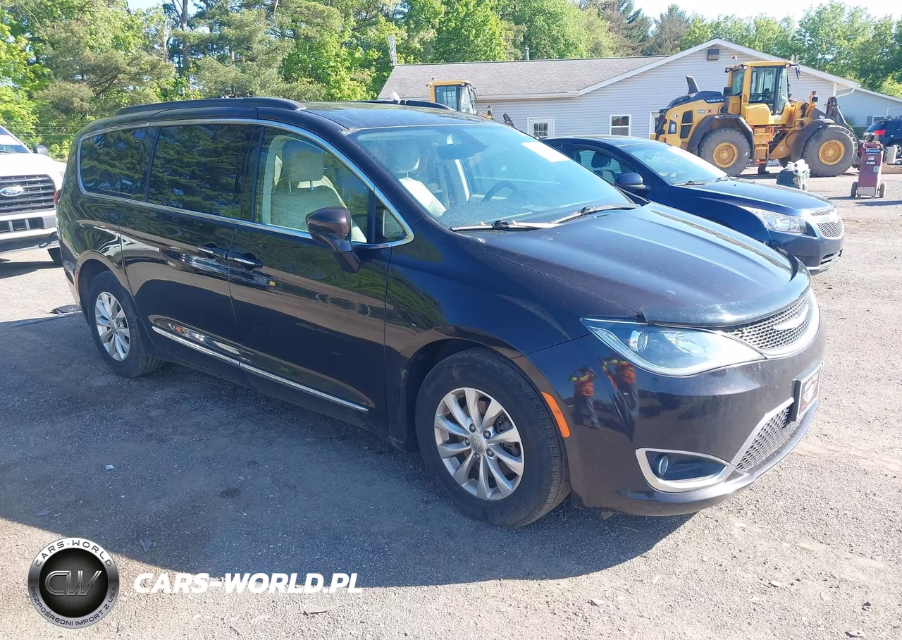 2017 Chrysler Pacifica Touring-L