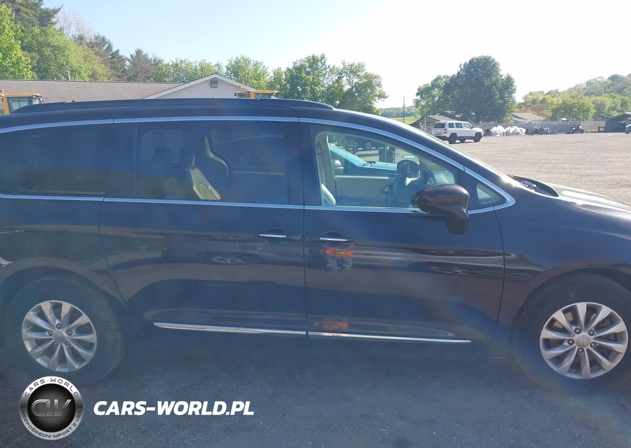 2017 Chrysler Pacifica Touring-L VIN:2C4RC1BG7HR832953 - 14