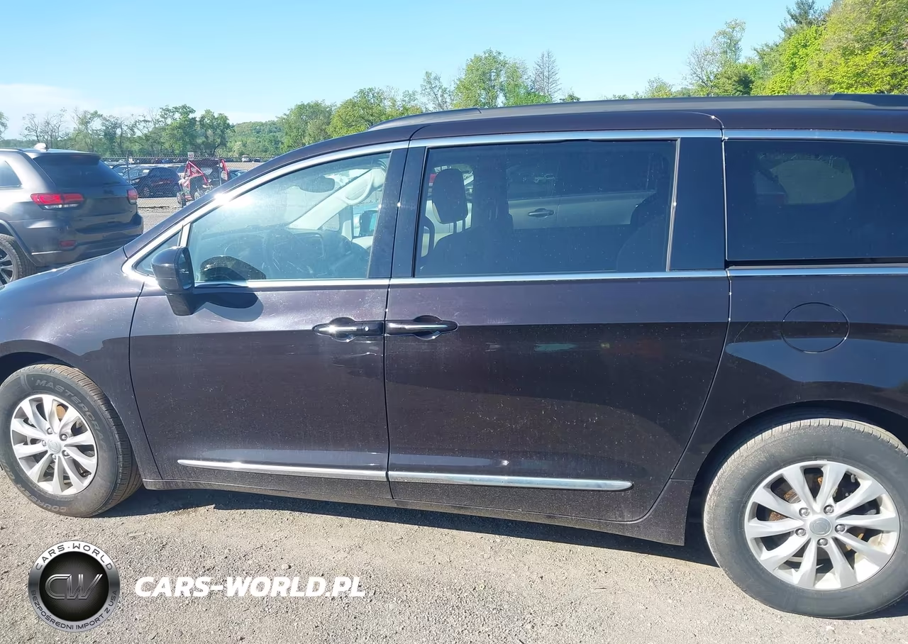 2017 Chrysler Pacifica Touring-L VIN:2C4RC1BG7HR832953 - 15