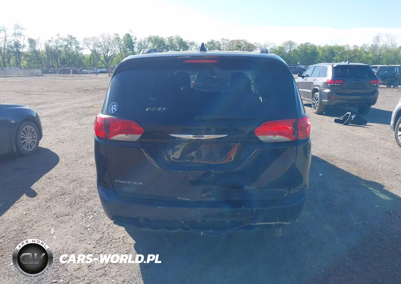 2017 Chrysler Pacifica Touring-L VIN:2C4RC1BG7HR832953 - 17