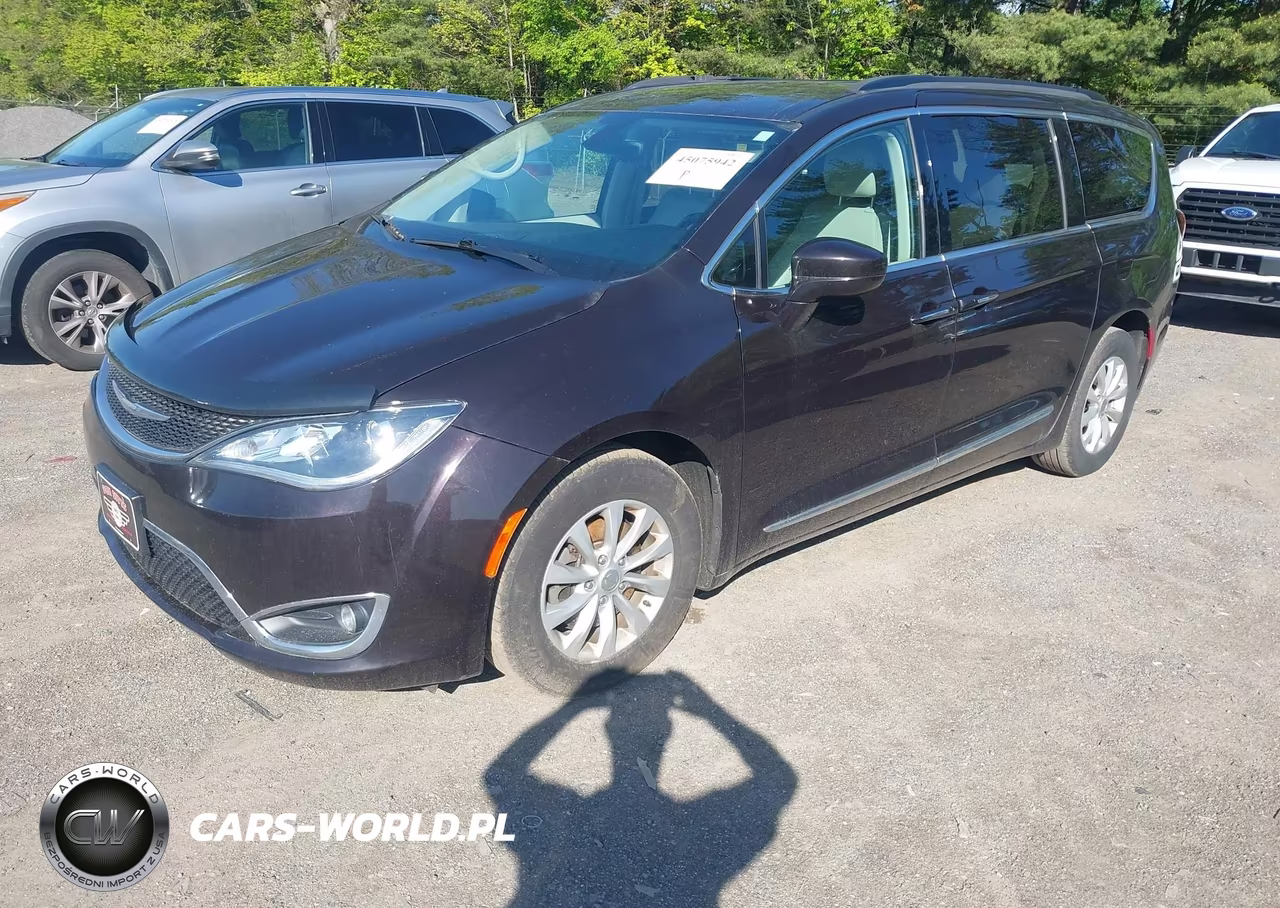 2017 Chrysler Pacifica Touring-L VIN:2C4RC1BG7HR832953 - 2
