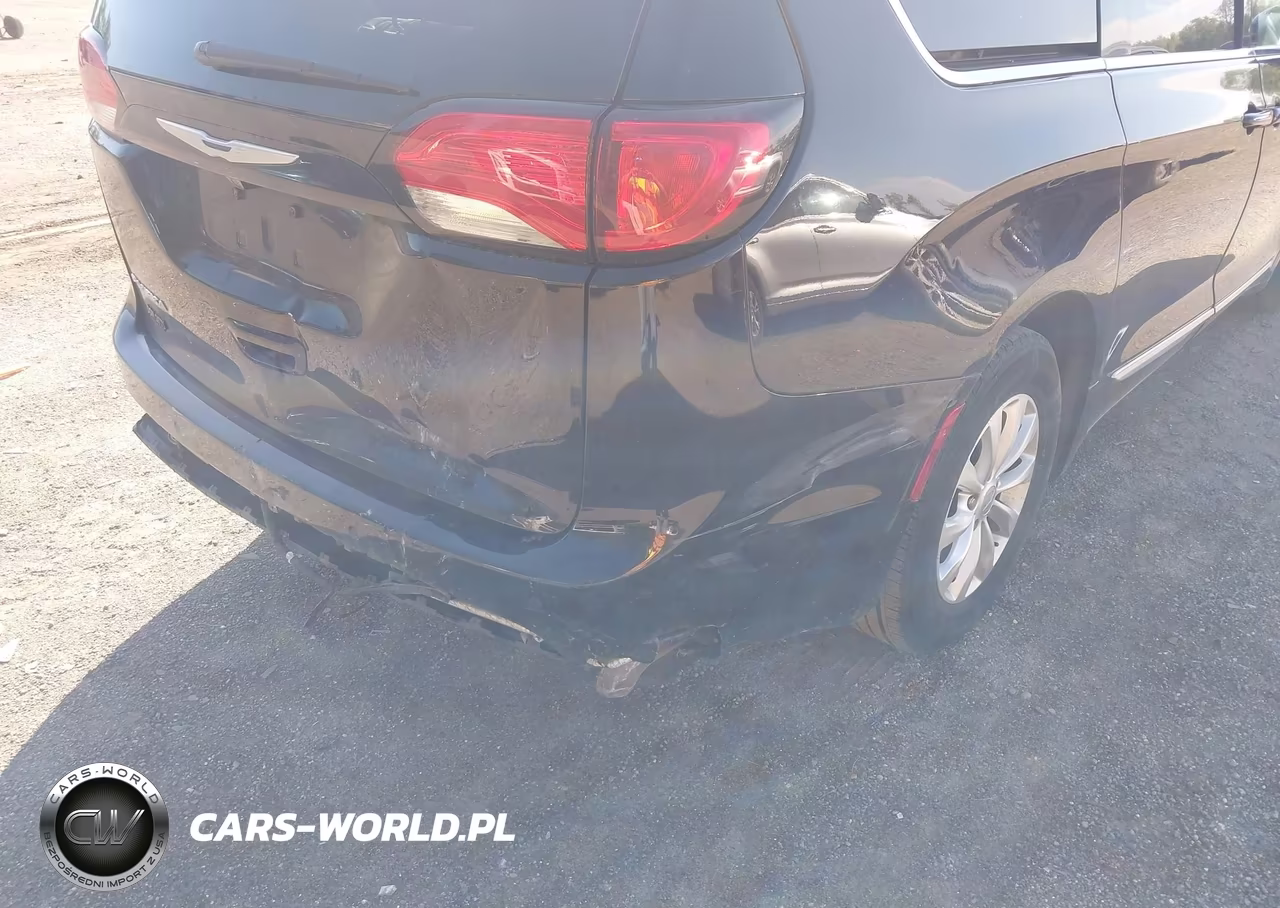 2017 Chrysler Pacifica Touring-L VIN:2C4RC1BG7HR832953 - 6