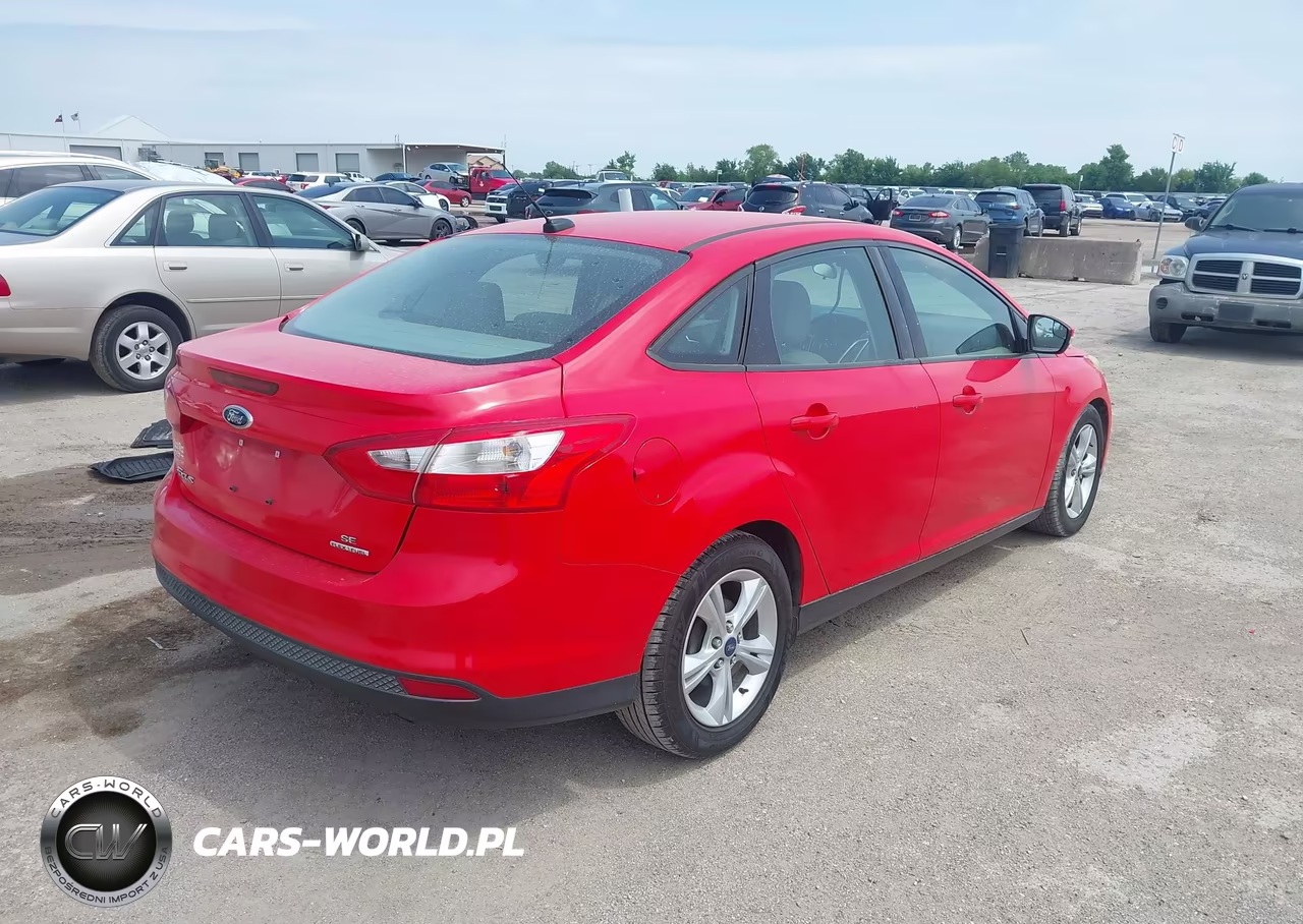 2014 Ford Focus Se VIN:1FADP3F26EL340742 - 4