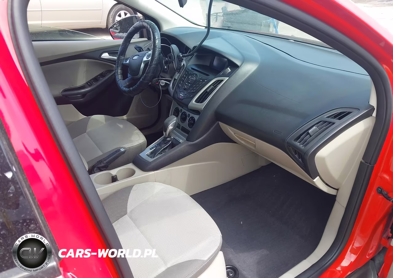 2014 Ford Focus Se VIN:1FADP3F26EL340742 - 5