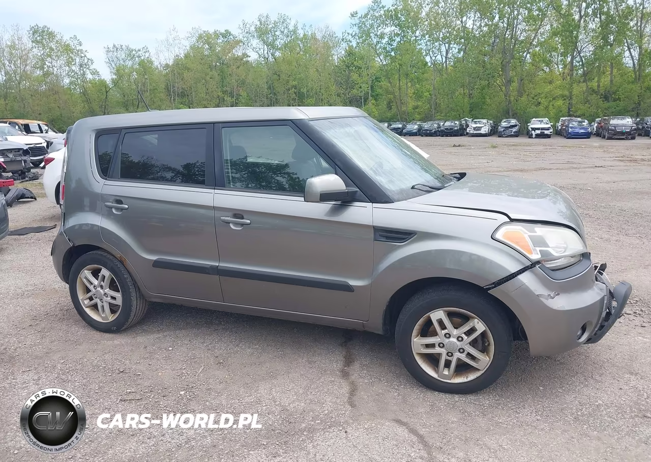 2011 Kia Soul + VIN:KNDJT2A26B7271971 - 13