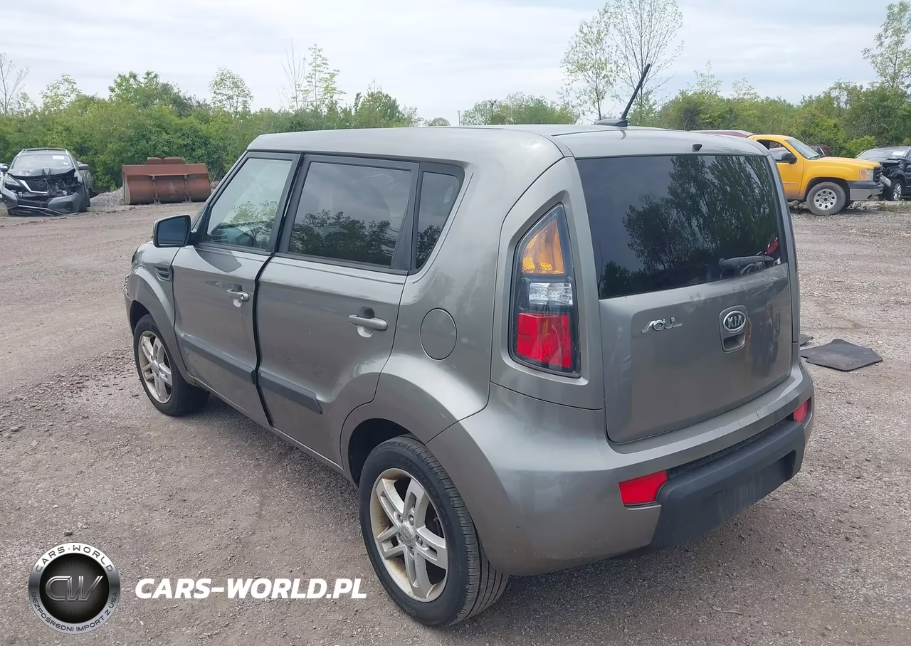 2011 Kia Soul + VIN:KNDJT2A26B7271971 - 3