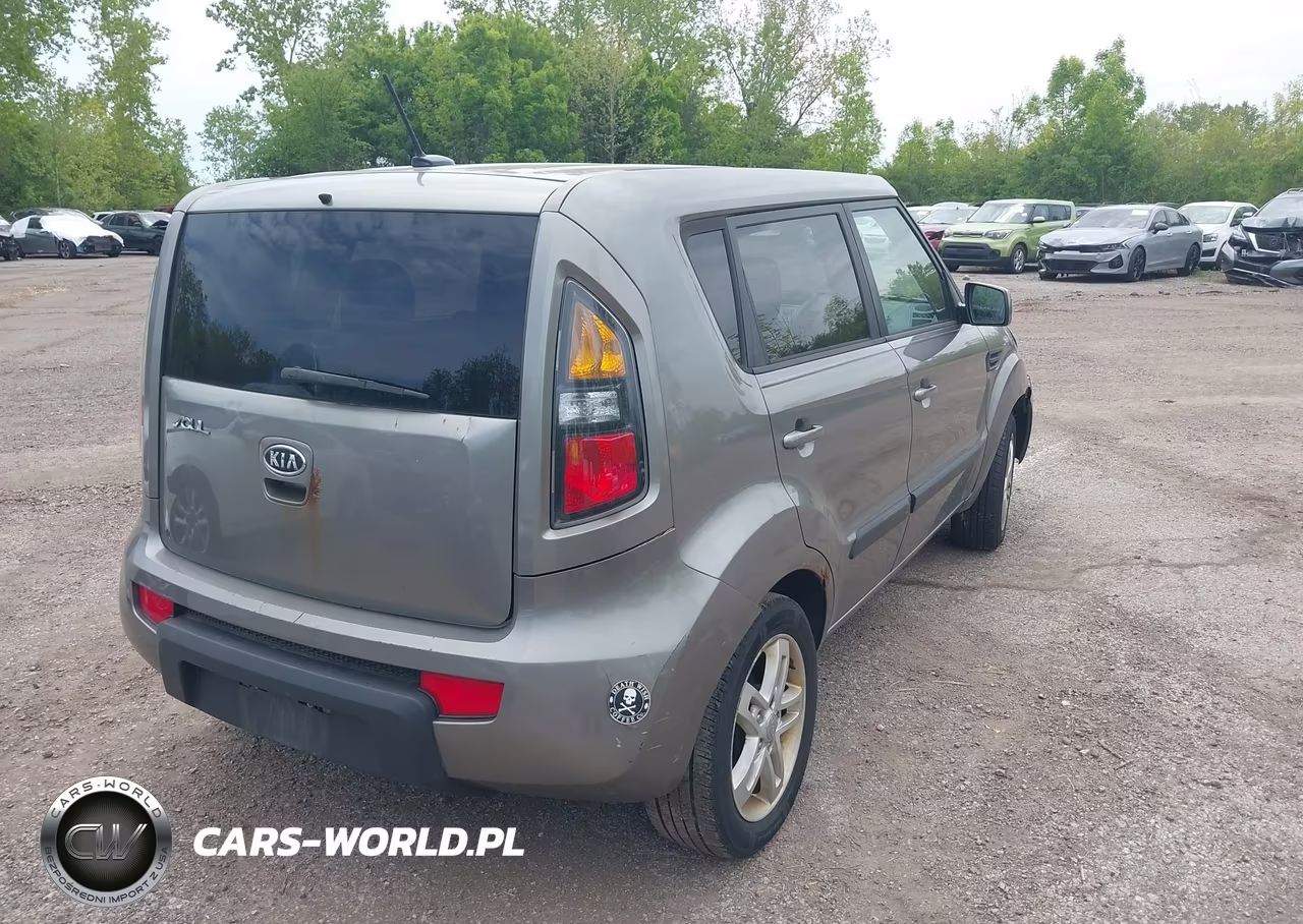 2011 Kia Soul + VIN:KNDJT2A26B7271971 - 4