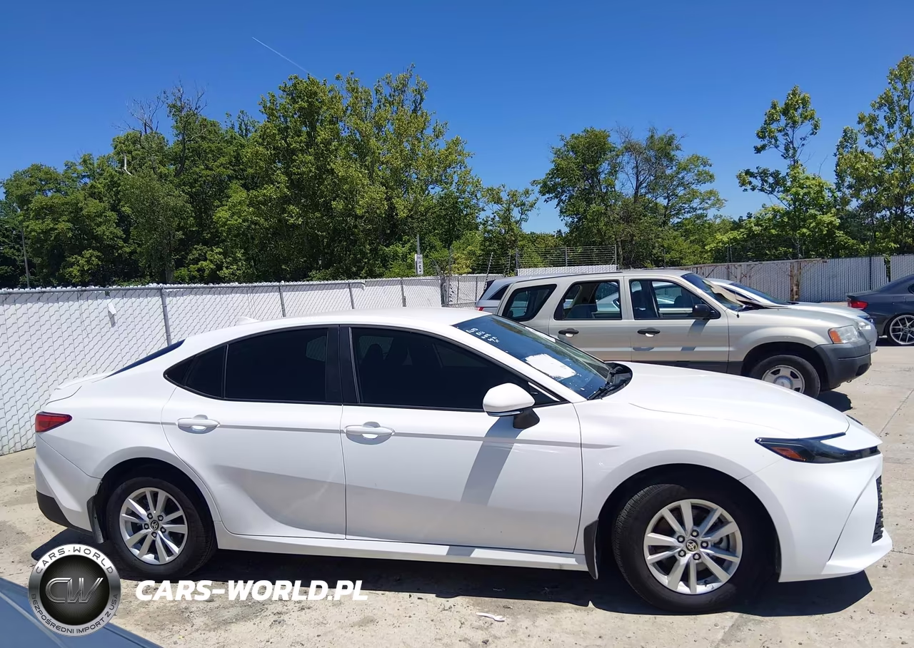 2026 Toyota Camry Le VIN:4T1DAACK9TU684069 - 13