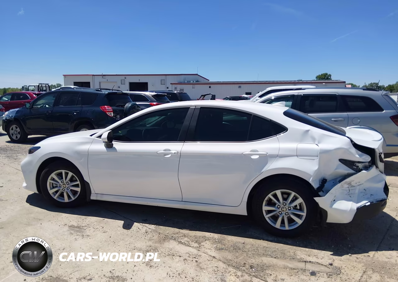 2026 Toyota Camry Le VIN:4T1DAACK9TU684069 - 14