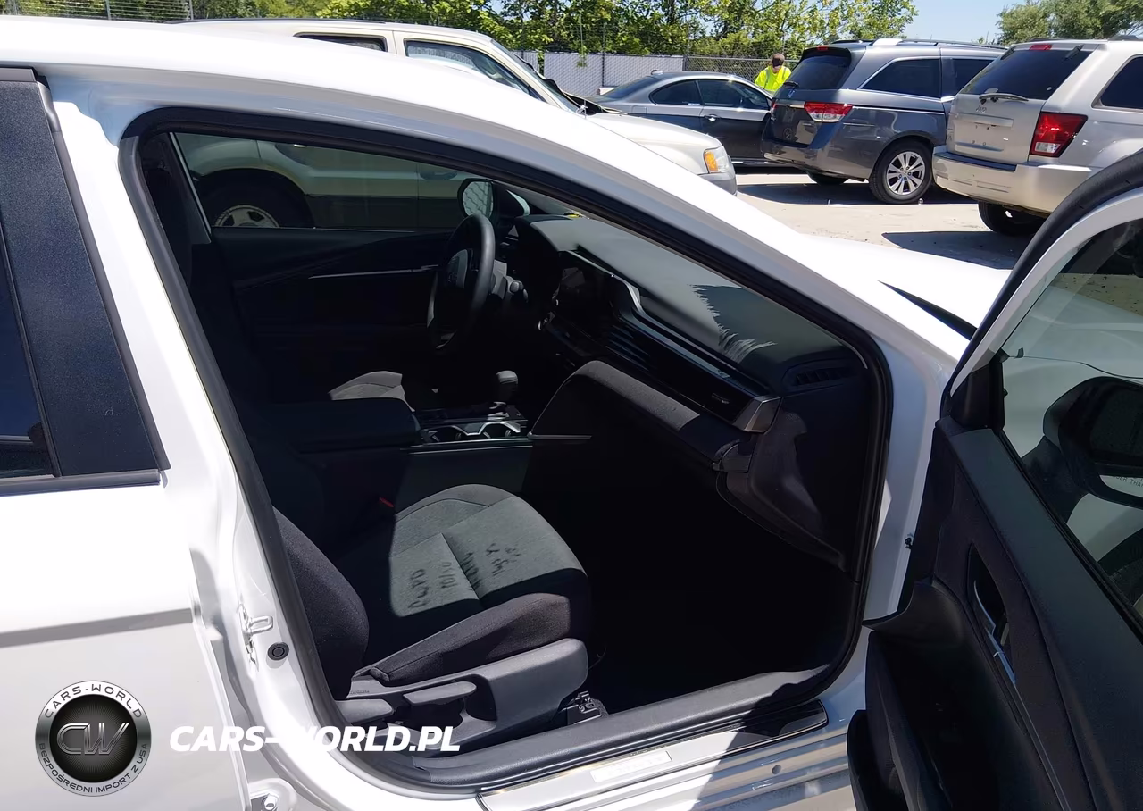 2026 Toyota Camry Le VIN:4T1DAACK9TU684069 - 5