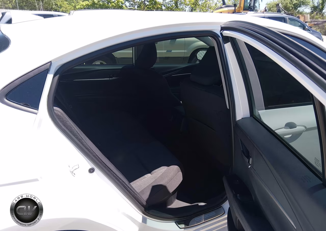 2026 Toyota Camry Le VIN:4T1DAACK9TU684069 - 8