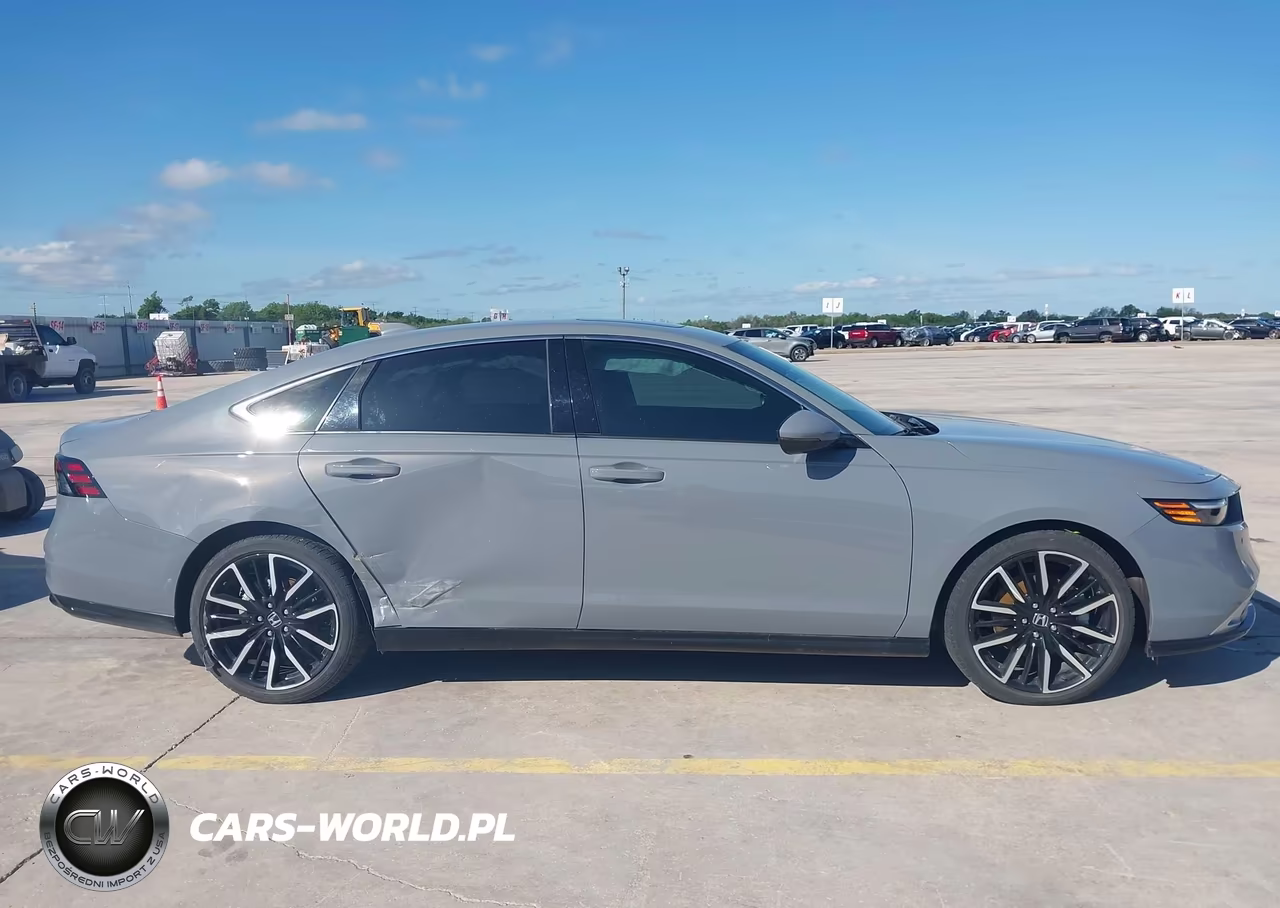 2023 Honda Accord Hybrid Touring VIN:1HGCY2F85PA023682 - 13