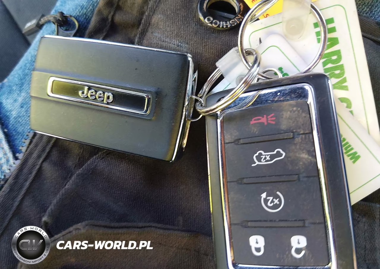 2025 Jeep Grand Cherokee Laredo X 4X4 VIN:1C4RJHAG7SC282878 - 11