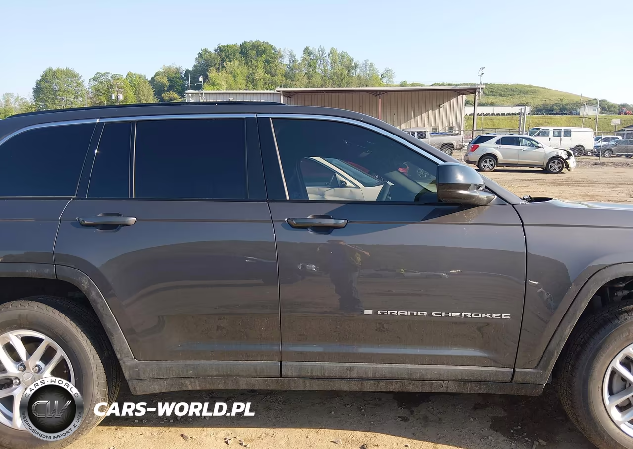 2025 Jeep Grand Cherokee Laredo X 4X4 VIN:1C4RJHAG7SC282878 - 14