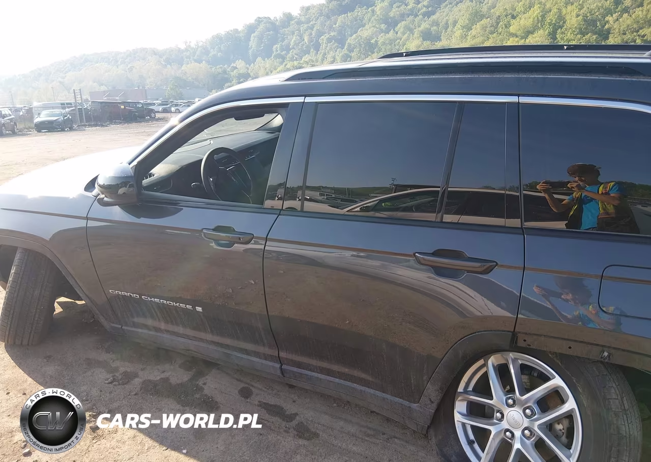 2025 Jeep Grand Cherokee Laredo X 4X4 VIN:1C4RJHAG7SC282878 - 15