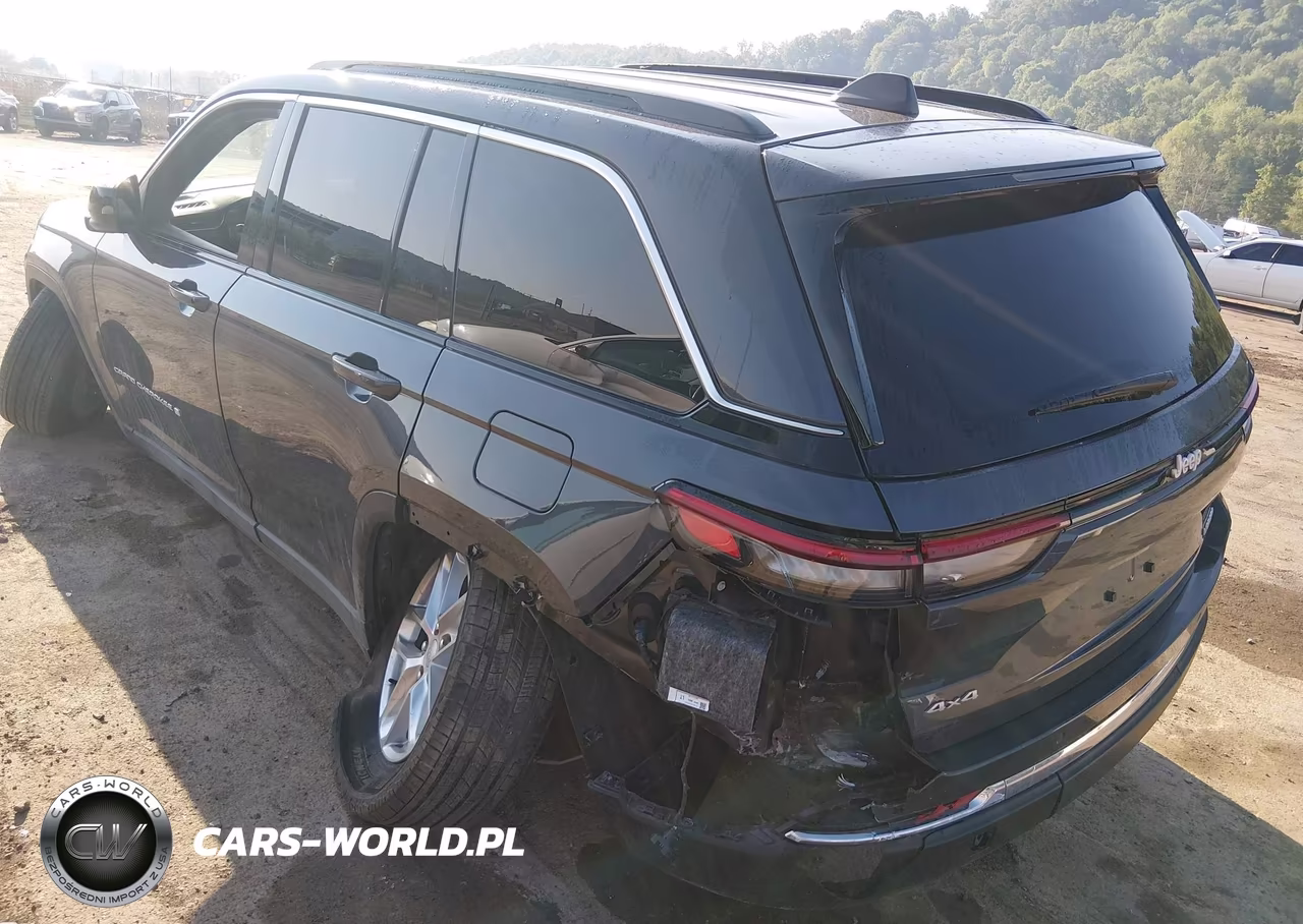 2025 Jeep Grand Cherokee Laredo X 4X4 VIN:1C4RJHAG7SC282878 - 3