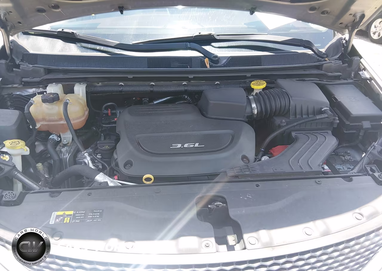 2017 Chrysler Pacifica Touring VIN:2C4RC1DGXHR594481 - 10