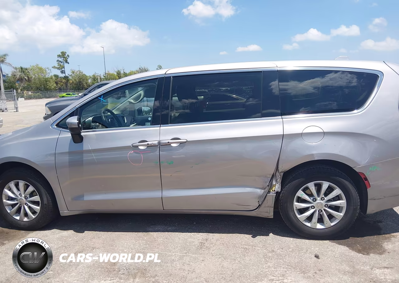 2017 Chrysler Pacifica Touring VIN:2C4RC1DGXHR594481 - 14