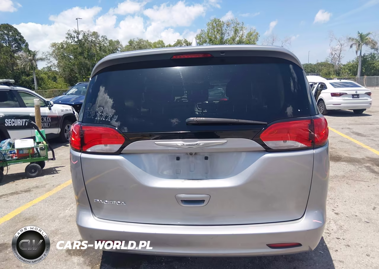 2017 Chrysler Pacifica Touring VIN:2C4RC1DGXHR594481 - 16