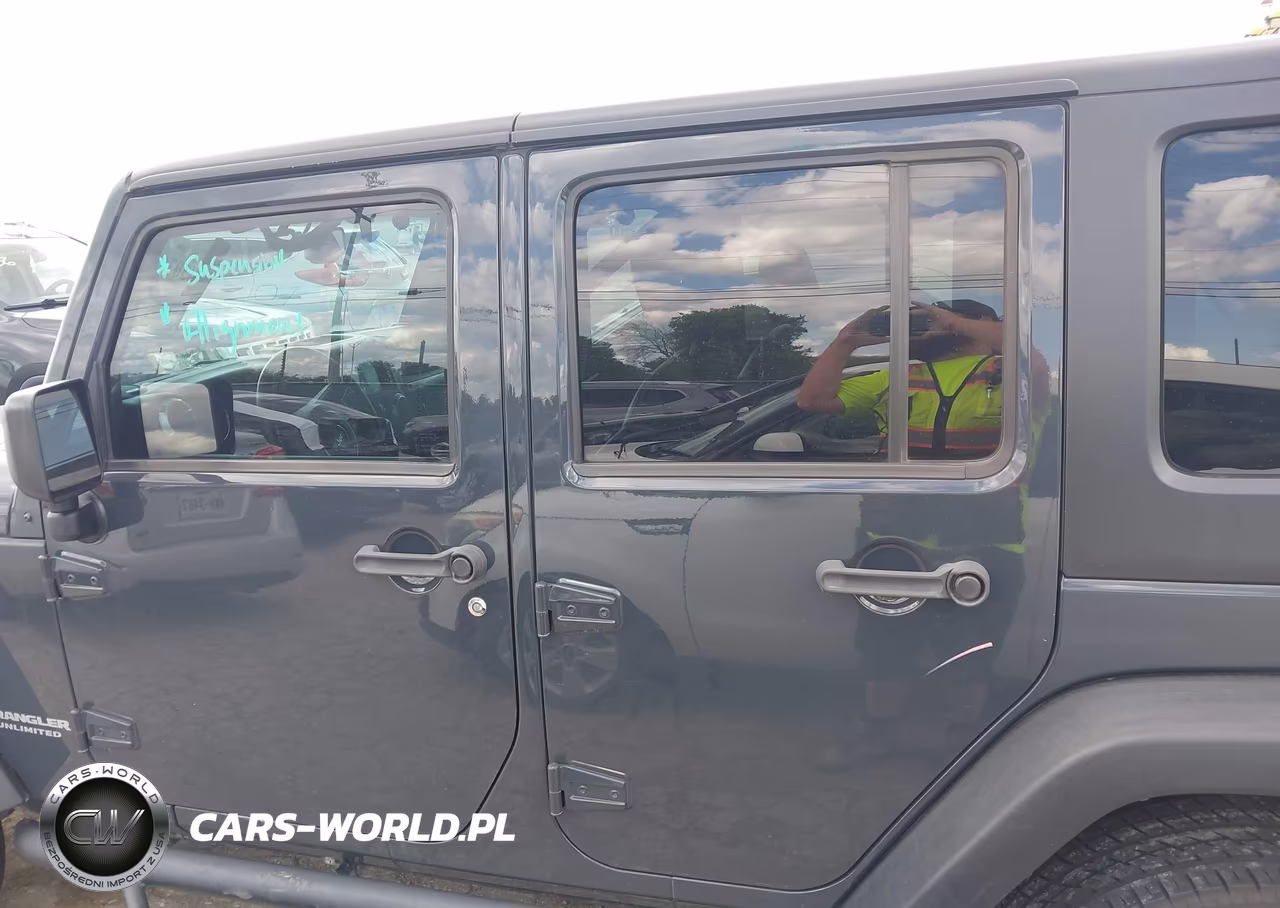 2017 Jeep Wrangler Unlimited Rubicon 4X4 VIN:1C4BJWFG7HL513298 - 14
