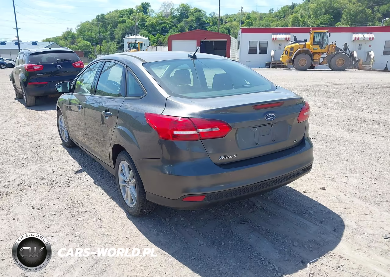 2018 Ford Focus Se VIN:1FADP3F26JL272890 - 3