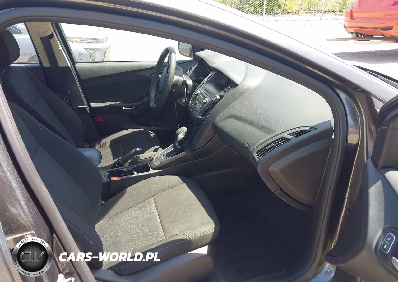 2018 Ford Focus Se VIN:1FADP3F26JL272890 - 5