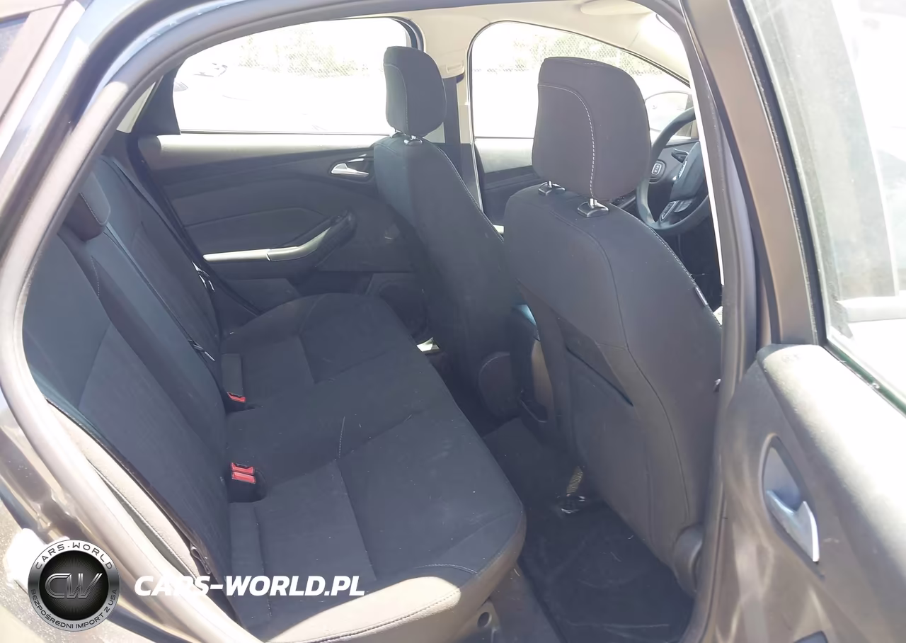2018 Ford Focus Se VIN:1FADP3F26JL272890 - 8