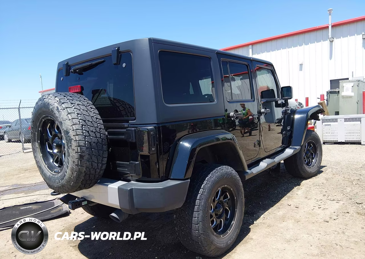 2014 Jeep Wrangler Unlimited Sahara VIN:1C4BJWEG8EL282067 - 4