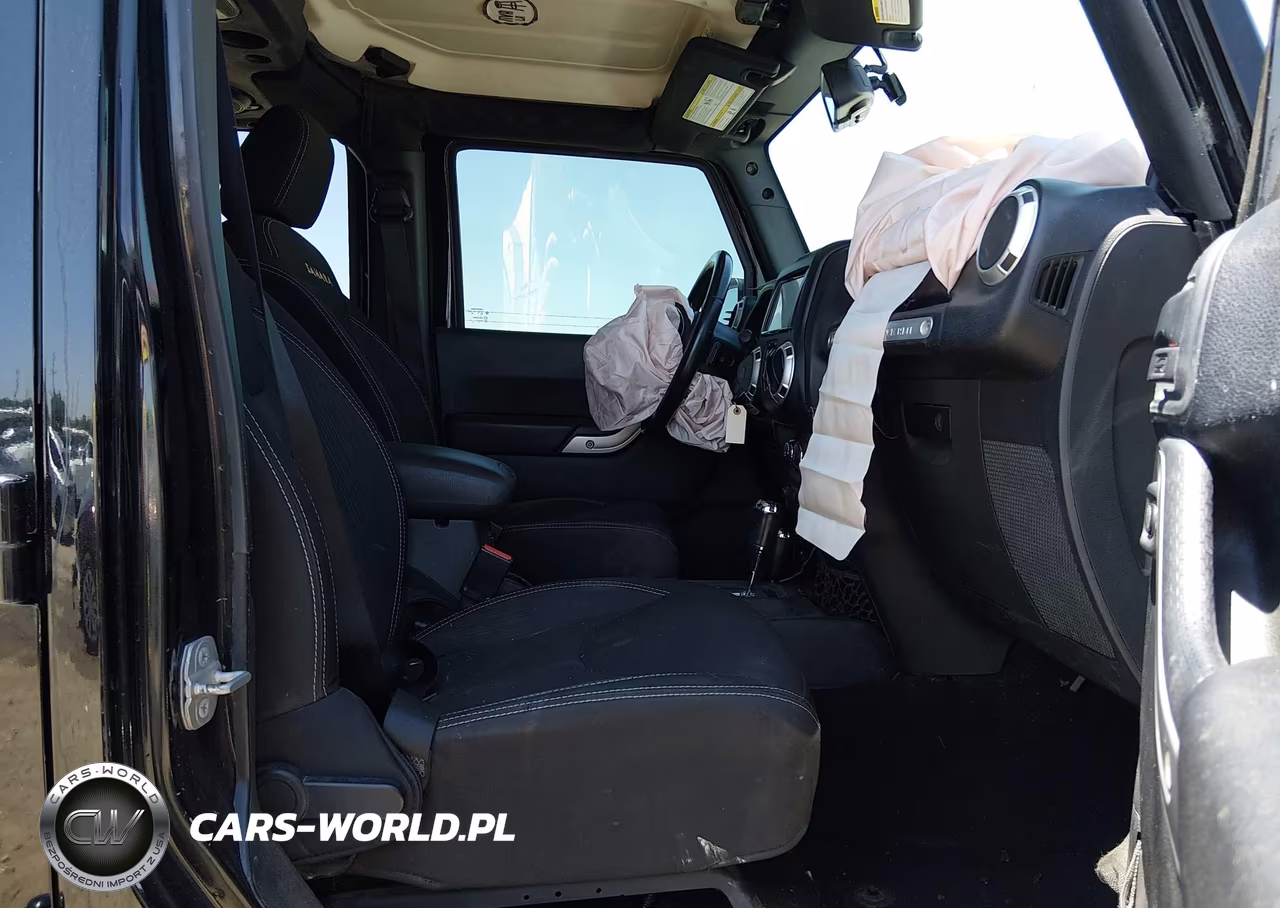2014 Jeep Wrangler Unlimited Sahara VIN:1C4BJWEG8EL282067 - 5