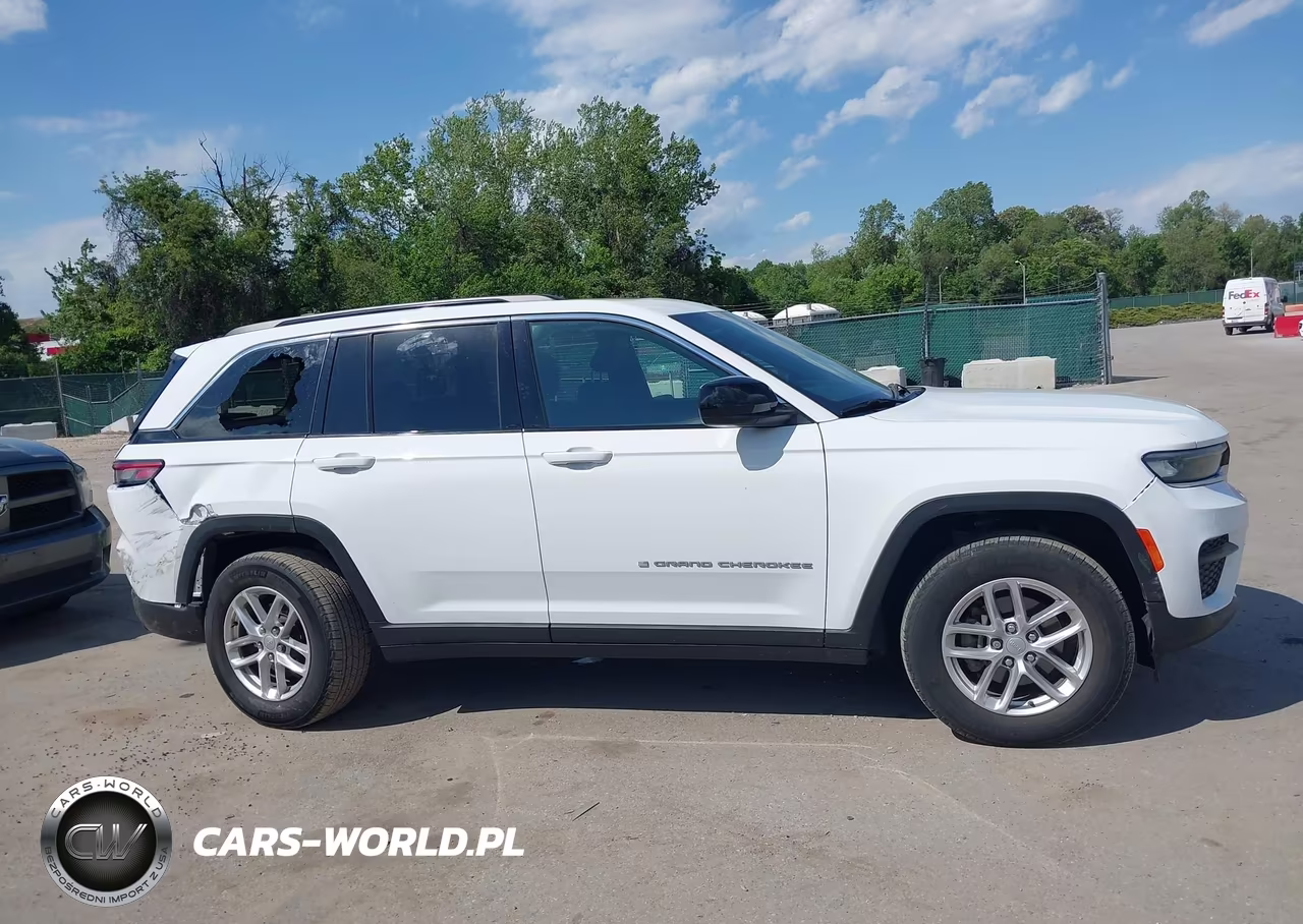 2025 Jeep Grand Cherokee Laredo X 4X4 VIN:1C4RJHAG4SC291554 - 13