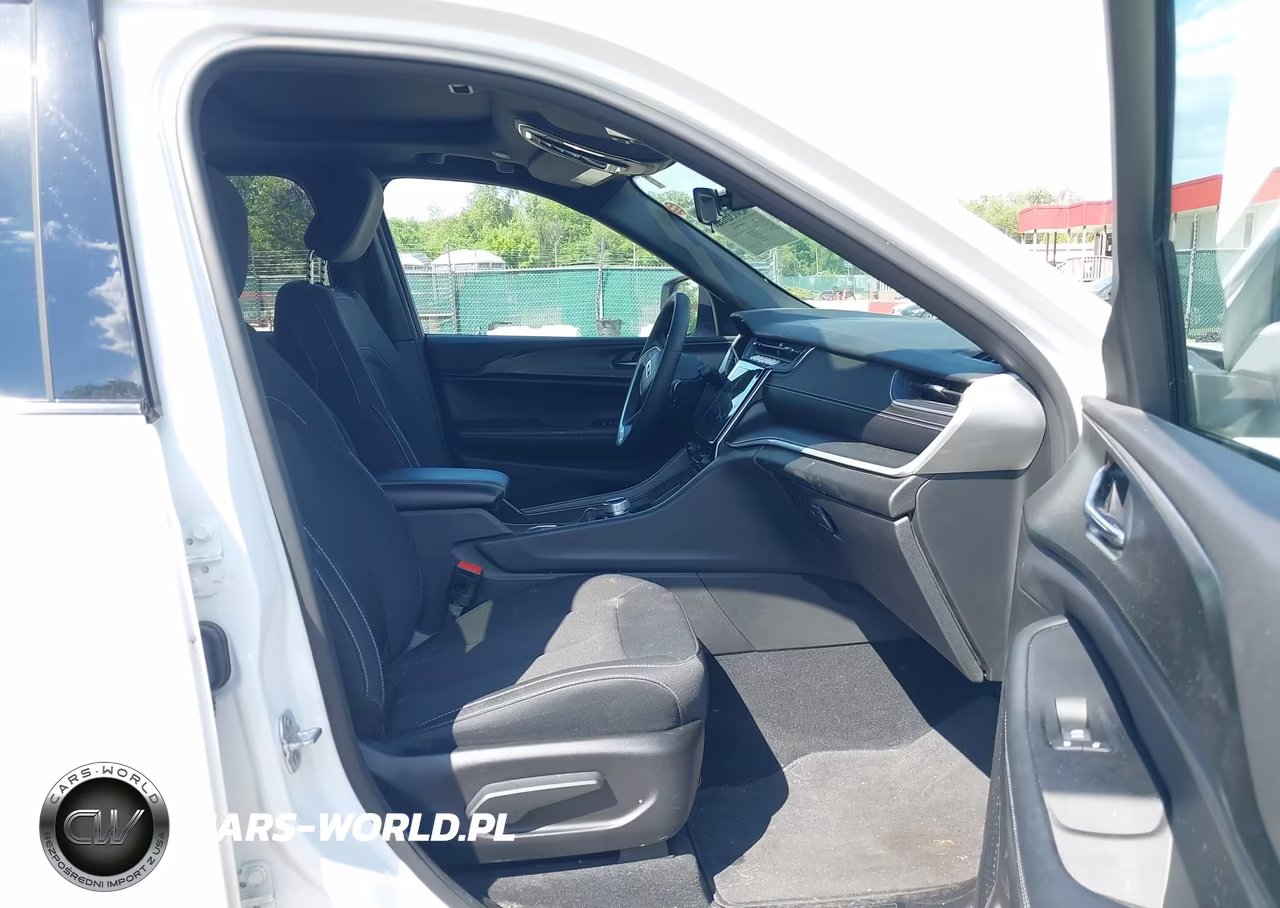 2025 Jeep Grand Cherokee Laredo X 4X4 VIN:1C4RJHAG4SC291554 - 5