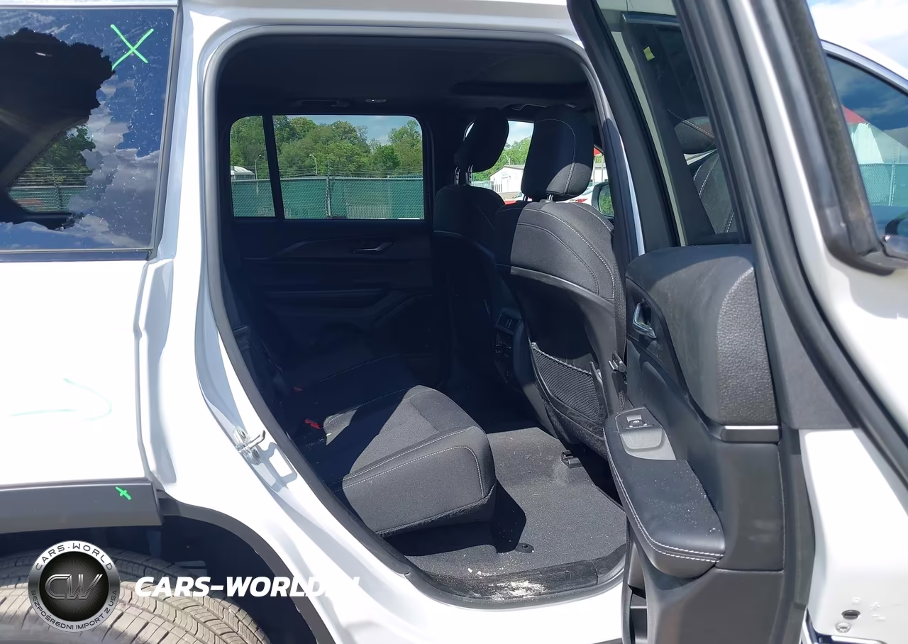 2025 Jeep Grand Cherokee Laredo X 4X4 VIN:1C4RJHAG4SC291554 - 8