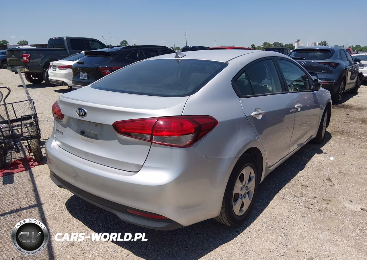 2018 Kia Forte Lx VIN:3KPFK4A70JE272631 - 4