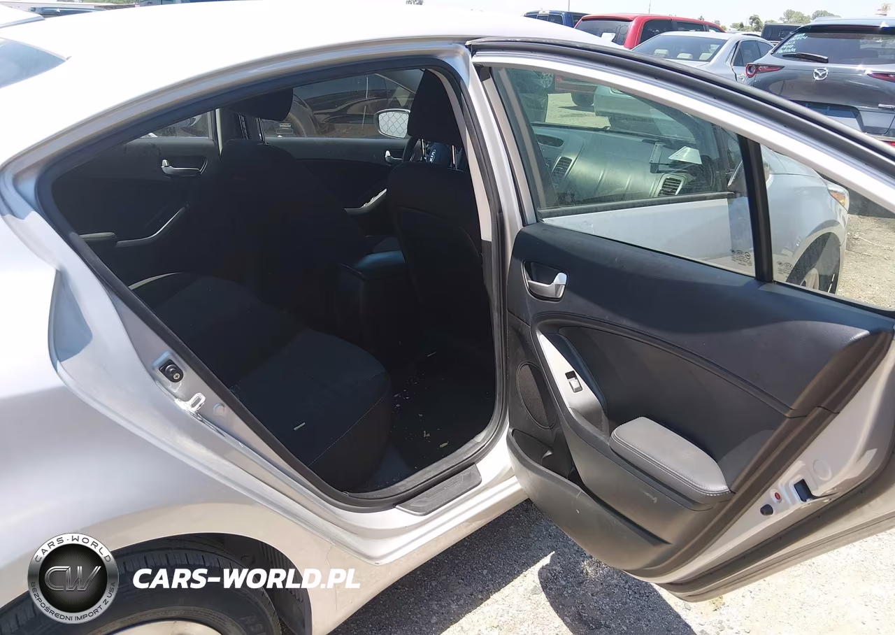 2018 Kia Forte Lx VIN:3KPFK4A70JE272631 - 8