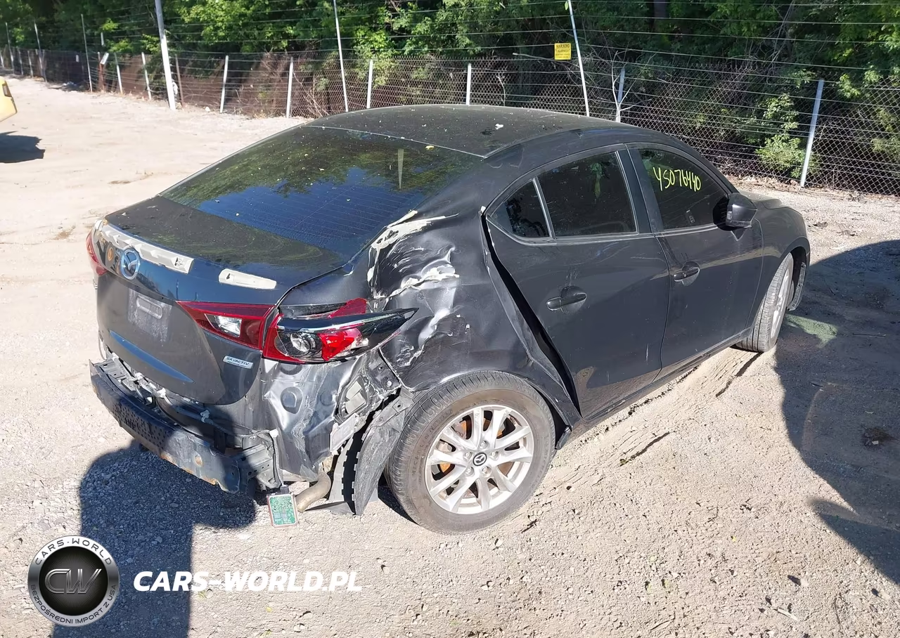 2015 Mazda Mazda3 I Touring VIN:3MZBM1V71FM235972 - 4