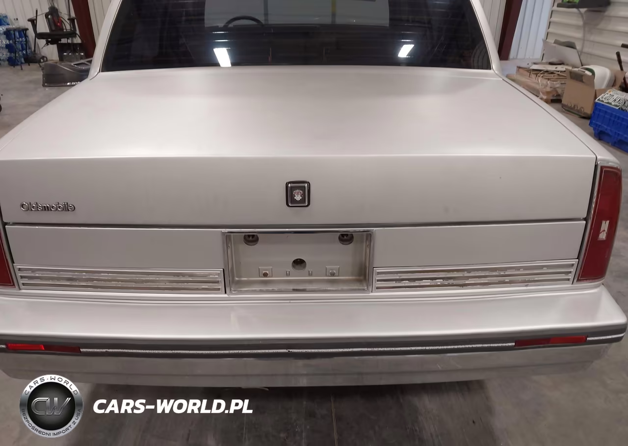 1987 Oldsmobile 98 Regency Brougham VIN:1G3CW5137H1329706 - 12