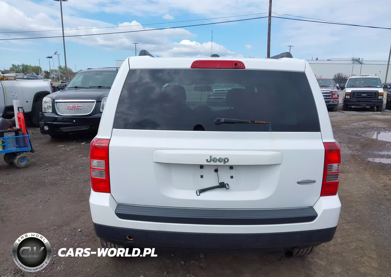 2016 Jeep Patriot Latitude VIN:1C4NJPFB4GD777031 - 16