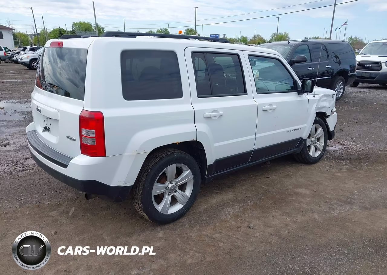2016 Jeep Patriot Latitude VIN:1C4NJPFB4GD777031 - 4