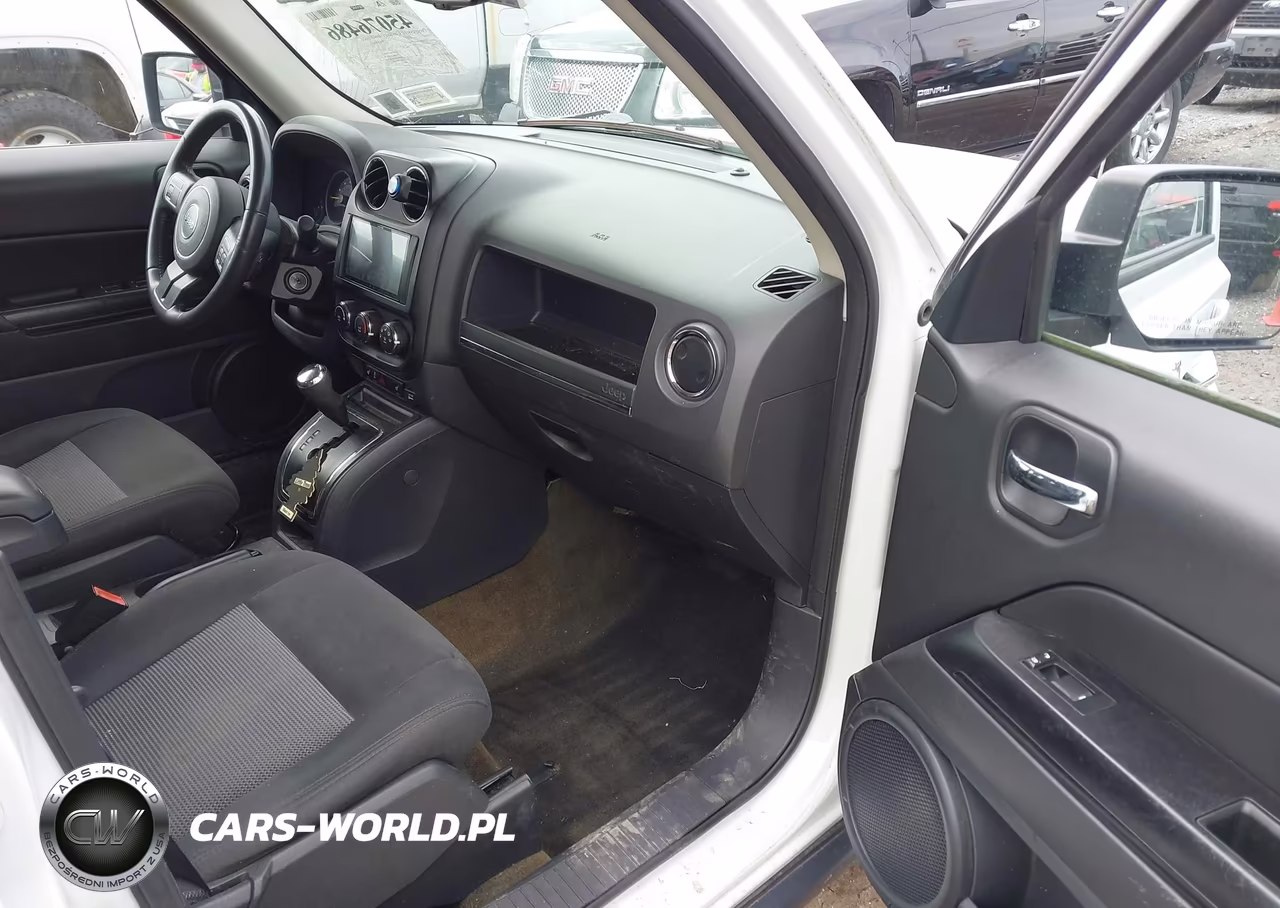 2016 Jeep Patriot Latitude VIN:1C4NJPFB4GD777031 - 5