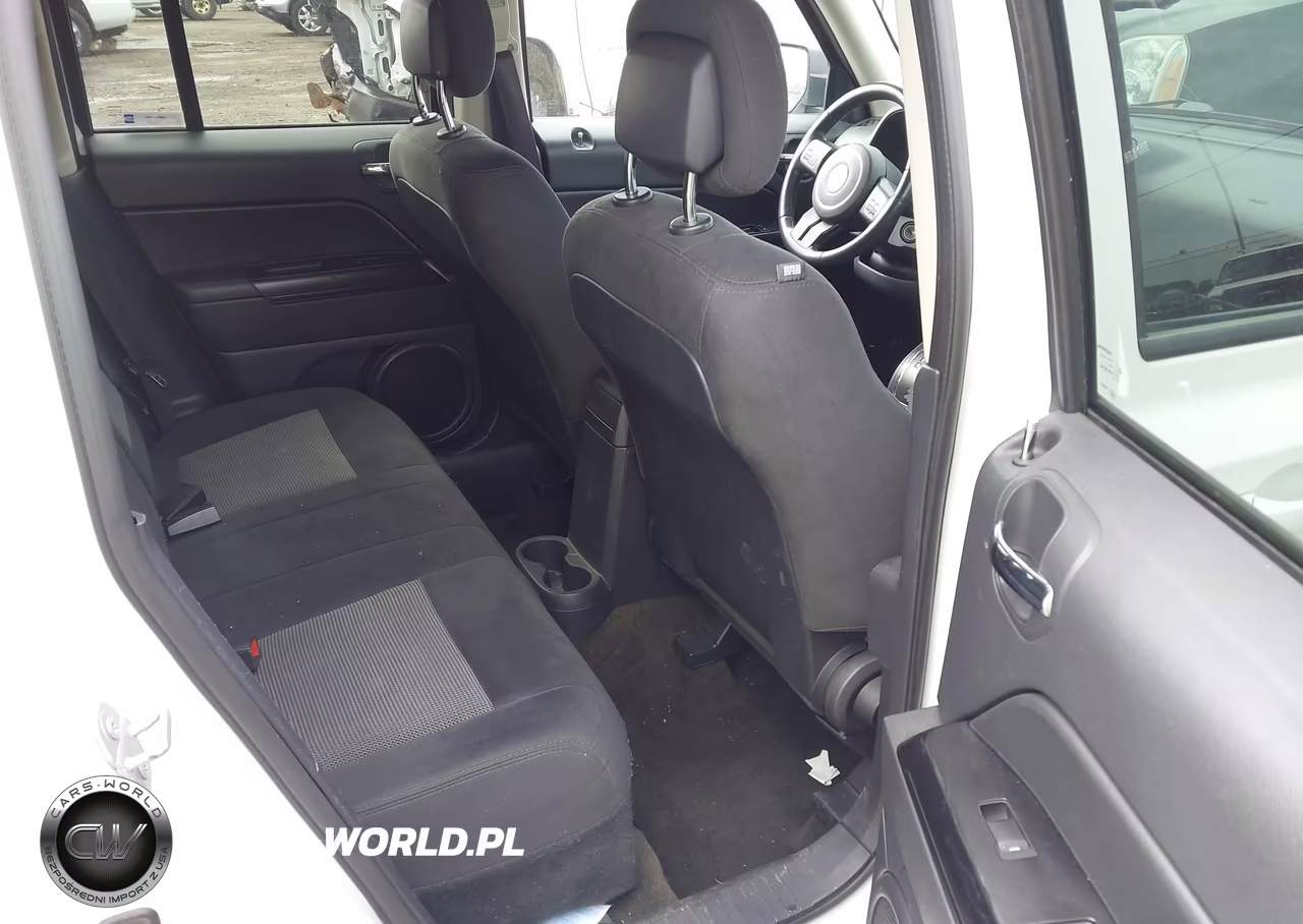 2016 Jeep Patriot Latitude VIN:1C4NJPFB4GD777031 - 8