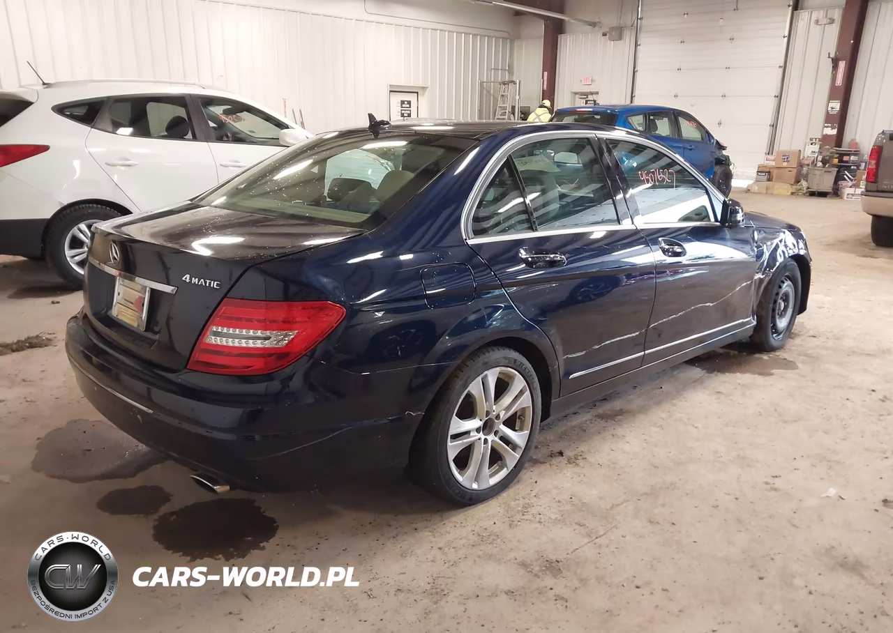 2012 Mercedes-Benz C 300 Luxury 4Matic VIN:WDDGF8BB7CF910343 - 4